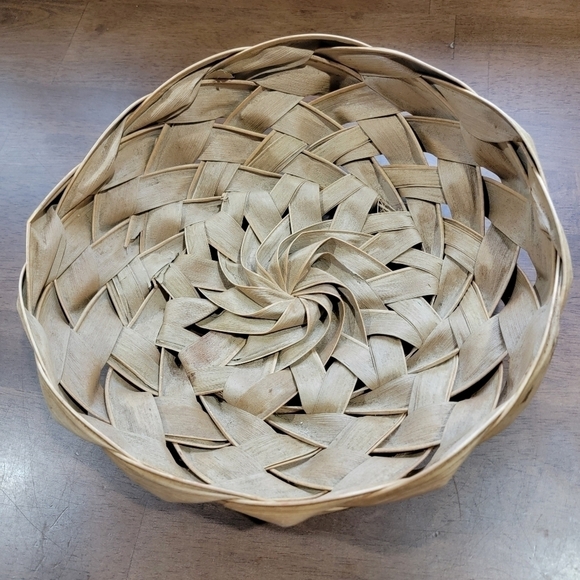 Hand Made Palm Frond Basket Hawaii boho basket wall accent decor - Picture 4 of 13